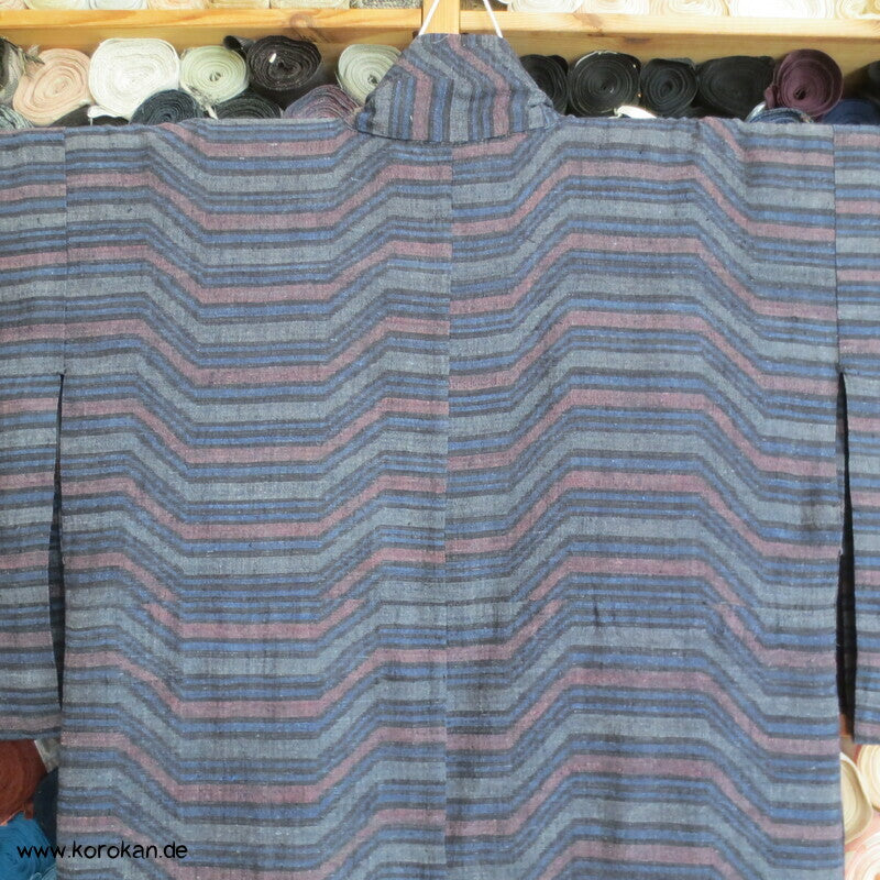 Hitoe Tsumugi Kimono, geometrisch versetzter Streifen