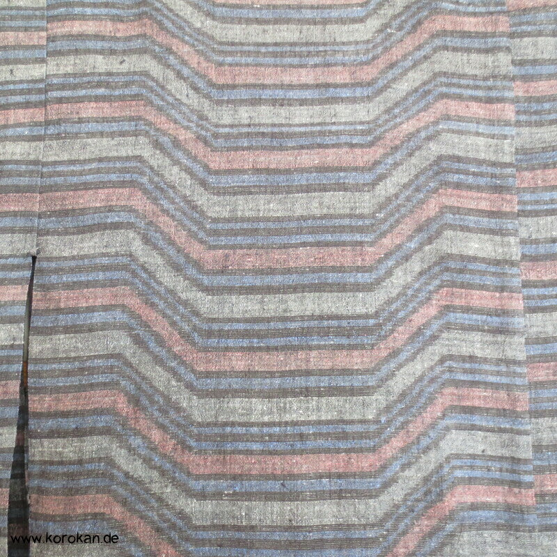 Hitoe Tsumugi Kimono, geometrisch versetzter Streifen