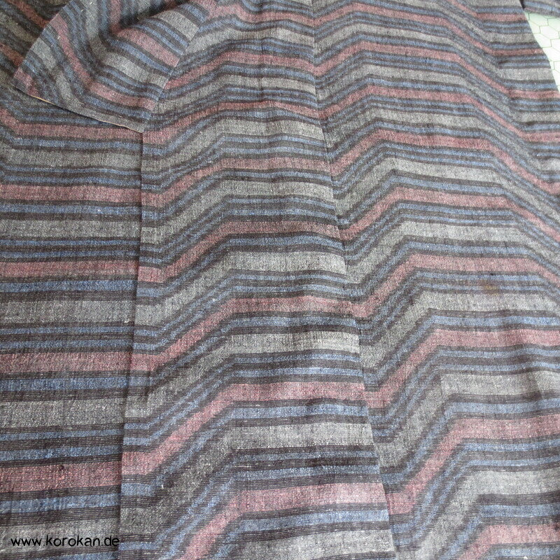 Hitoe Tsumugi Kimono, geometrisch versetzter Streifen