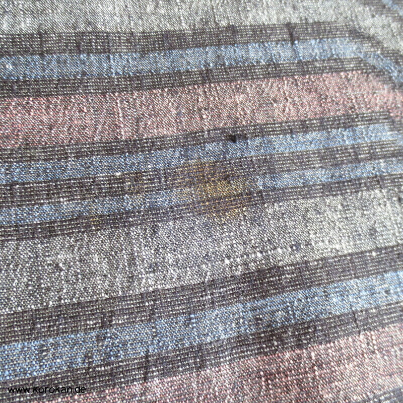 Hitoe Tsumugi Kimono, geometrisch versetzter Streifen