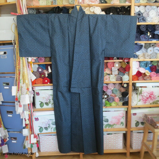 blau-schwarz, strenges Kikko Kasuri Oshima Tsumugi Seiden Kimono