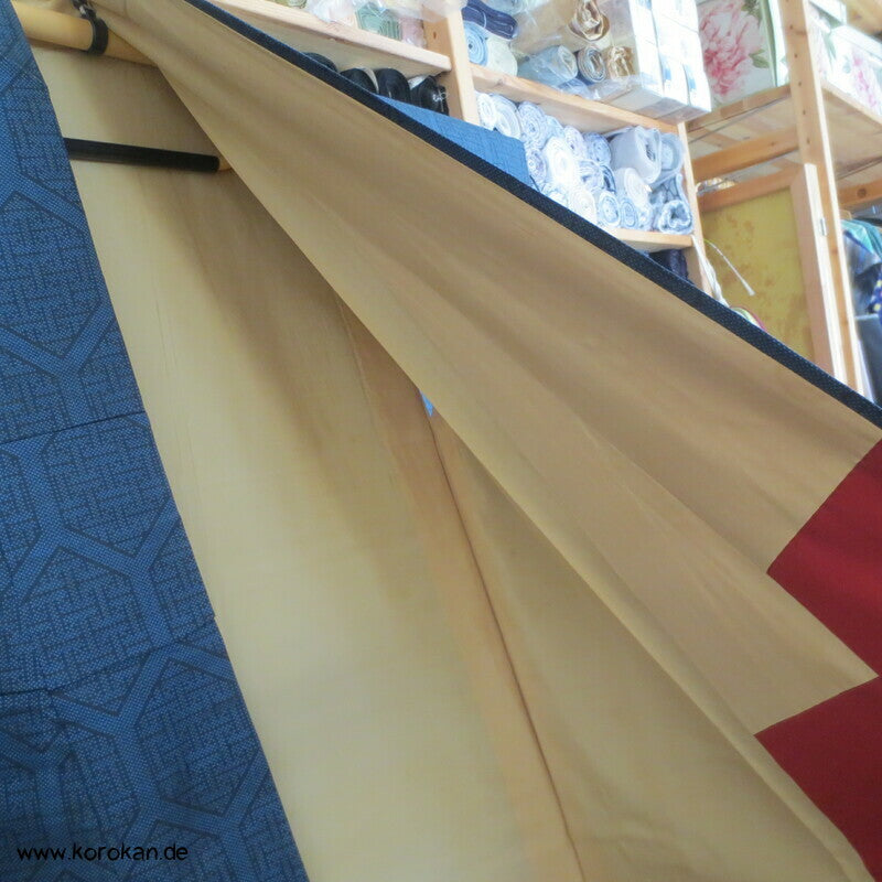 blau-schwarz, strenges Kikko Kasuri Oshima Tsumugi Seiden Kimono