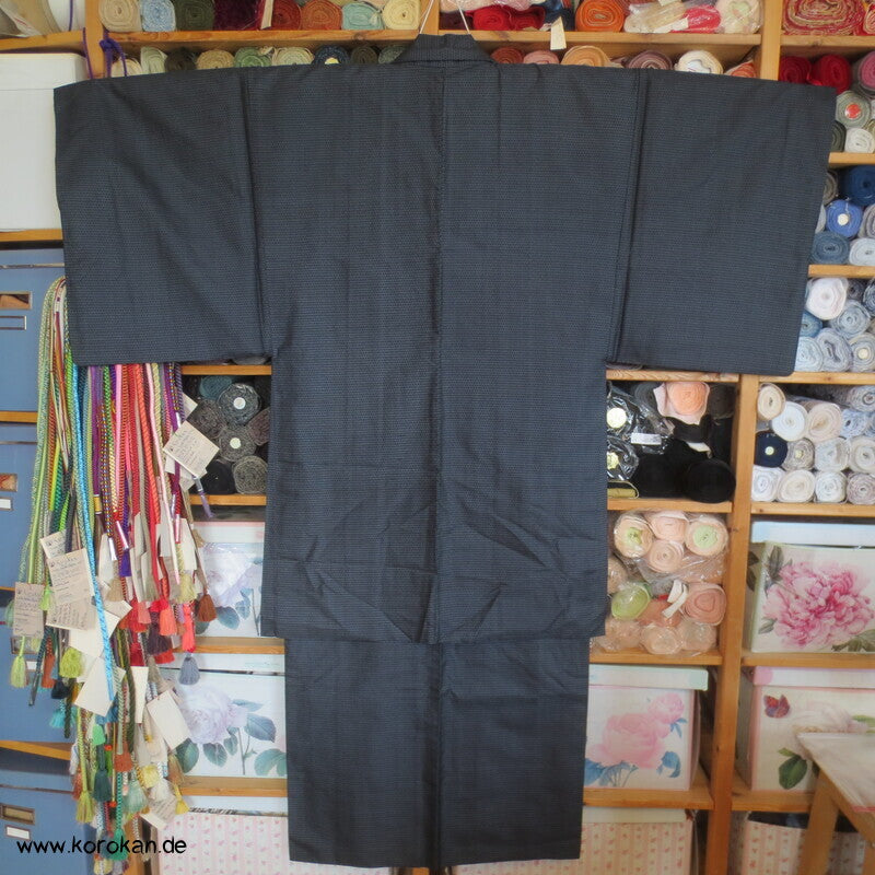 Kimono und Haori Set in blau schwarzer Kasuri Kikko Tsumugi Seide