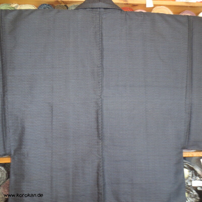 Kimono und Haori Set in blau schwarzer Kasuri Kikko Tsumugi Seide