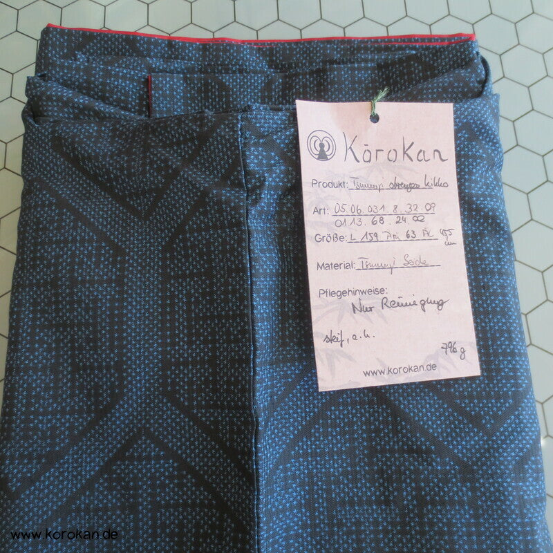 blau-schwarz, strenges Kikko Kasuri Oshima Tsumugi Seiden Kimono