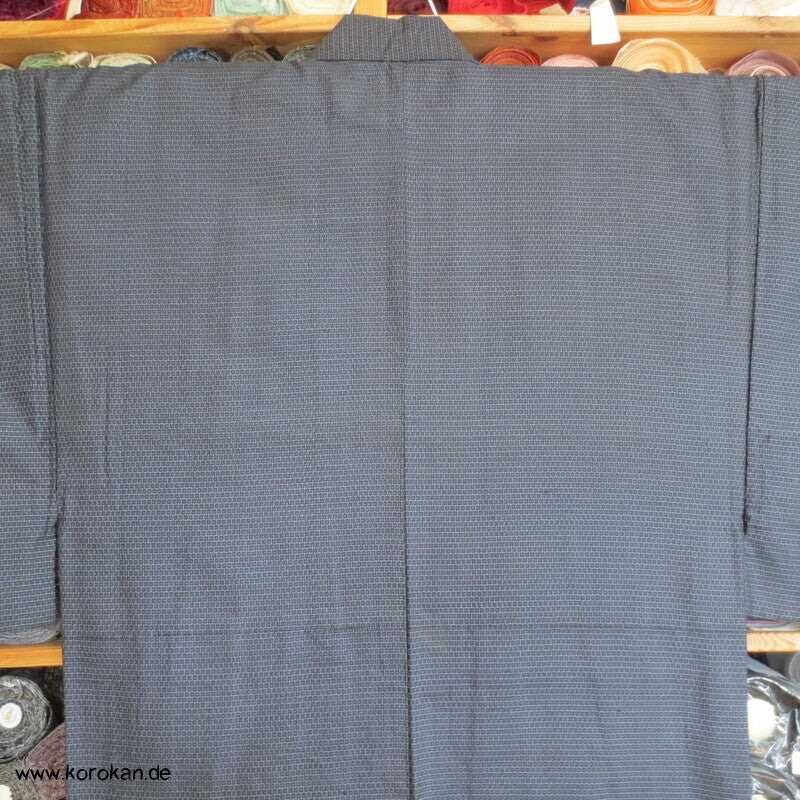 Kimono und Haori Set in blau schwarzer Kasuri Kikko Tsumugi Seide