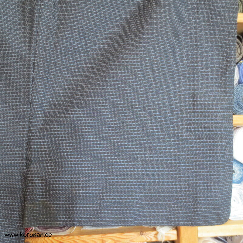 Kimono und Haori Set in blau schwarzer Kasuri Kikko Tsumugi Seide