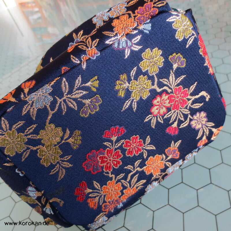 Kinchaku Zugbeutel - Tasche dunkelblauer Blumen Brokat