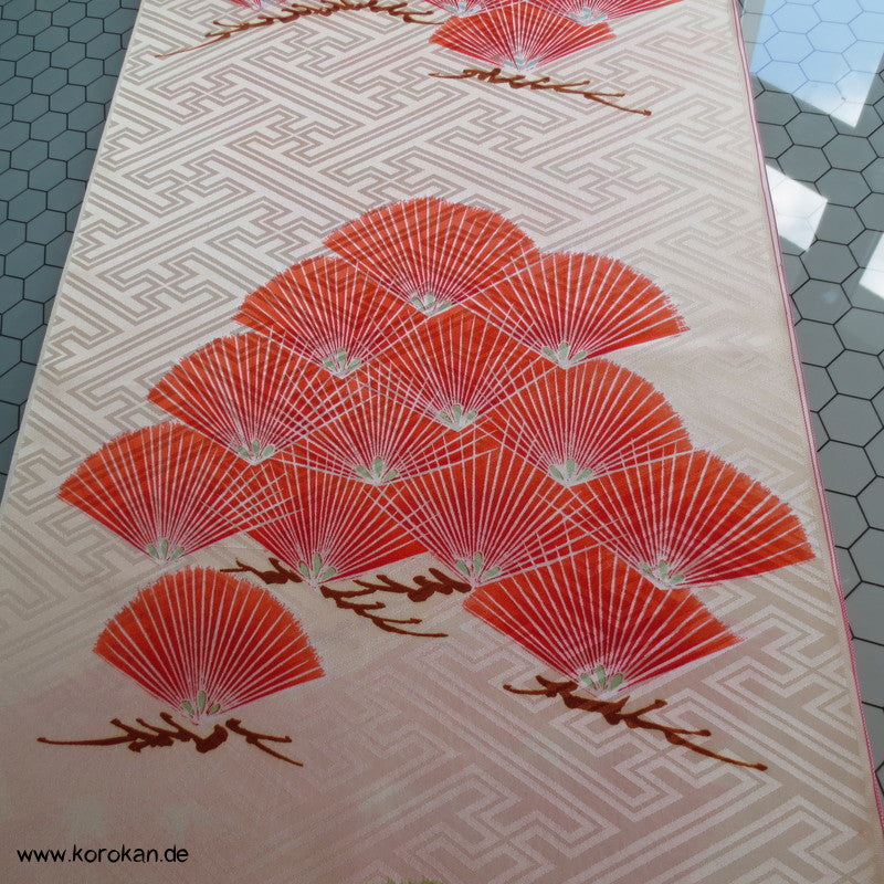Pinien auf Sayagata Damast Japan Kimono Stoff