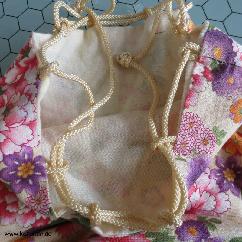 großer Kinchaku Zugbeutel - Tasche Blumen auf Baumwolle für Yukata Kimono