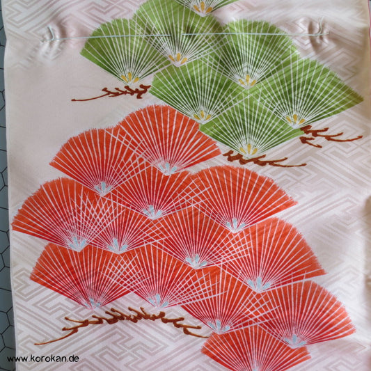 Pinien auf Sayagata Damast Japan Kimono Stoff