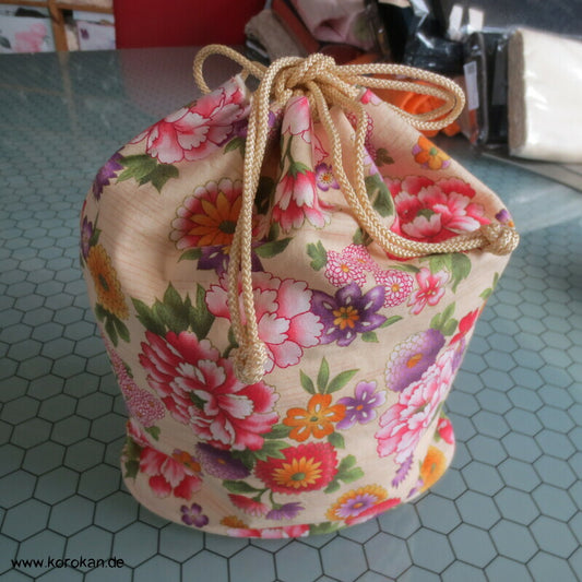 großer Kinchaku Zugbeutel - Tasche Blumen auf Baumwolle für Yukata Kimono