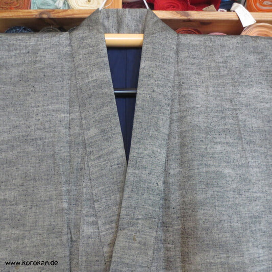 hellgrauer Herren Tsumugi Seiden Kimono