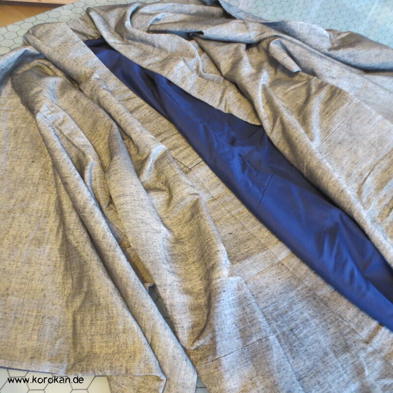 hellgrauer Herren Tsumugi Seiden Kimono