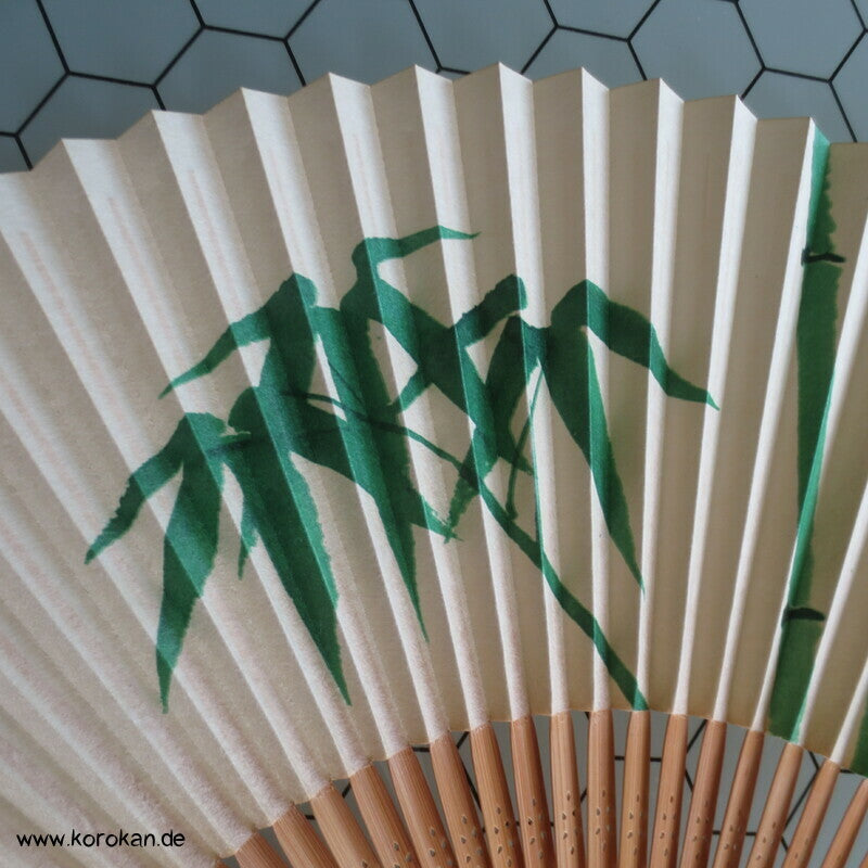 Japan Jigami Klappfächer, Papier auf Bambusstreben, Bambusmotiv