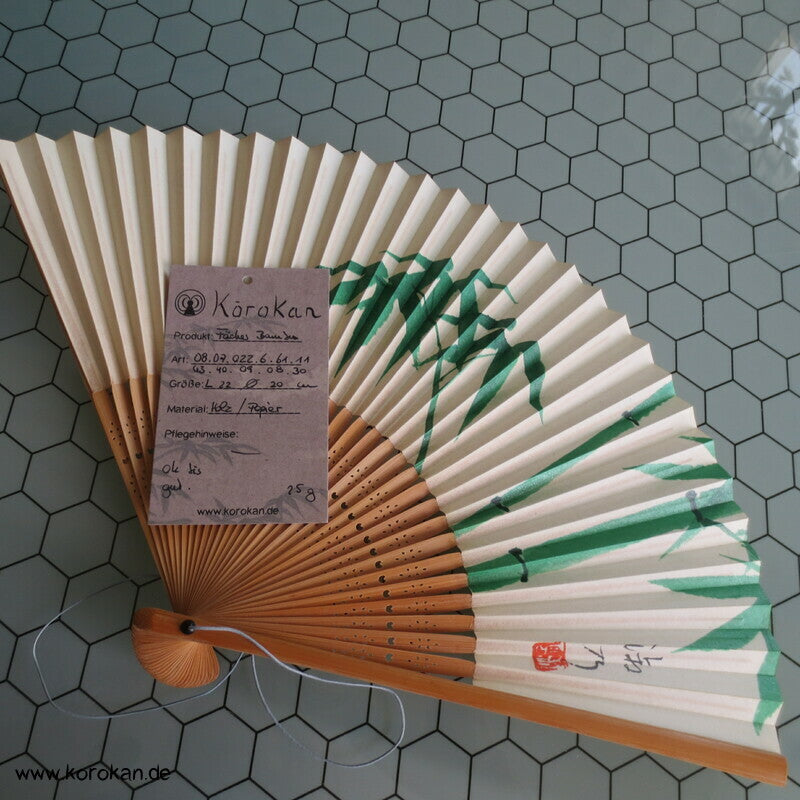 Japan Jigami Klappfächer, Papier auf Bambusstreben, Bambusmotiv