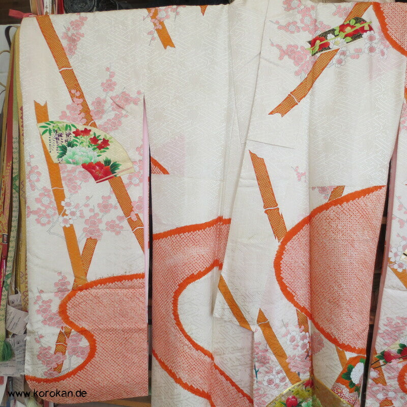 Shibori Fluß, Fächer mit Blüten, Bambusstäbe Furisode Sayagata Seidendamast Kimono