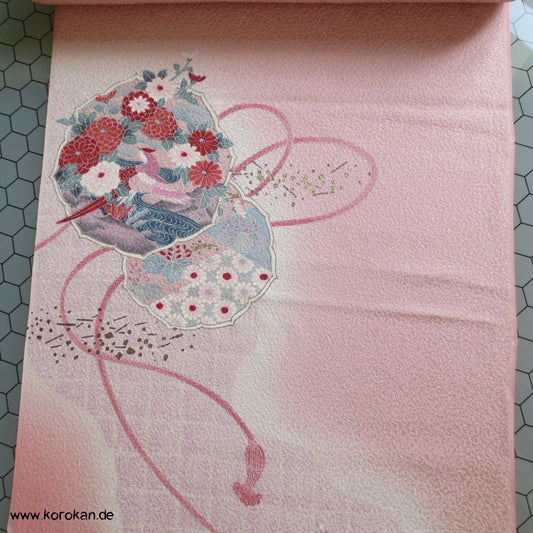 Kusudama, Bänder auf rosa Tanmono, Golddruck