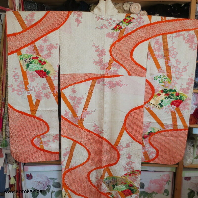 Shibori Fluß, Fächer mit Blüten, Bambusstäbe Furisode Sayagata Seidendamast Kimono