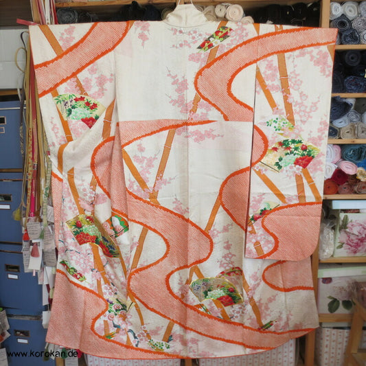 Shibori Fluß, Fächer mit Blüten, Bambusstäbe Furisode Sayagata Seidendamast Kimono