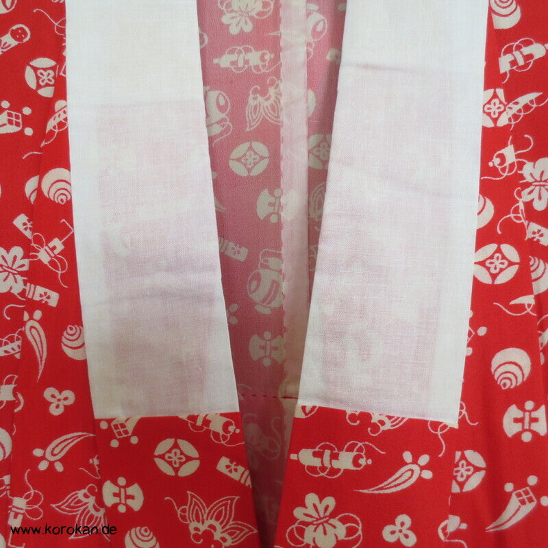 Glückssymbole auf roter Seide Juban Unterkimono