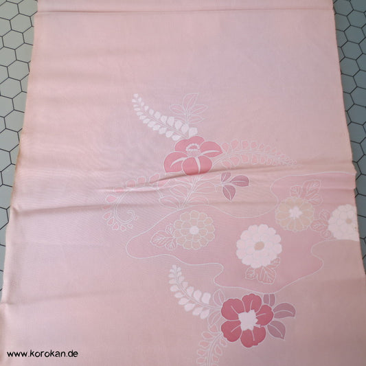 blassrosa Kamelien Seidencrepe Kimono Tanmono Stoffrolle, Teilstickerei