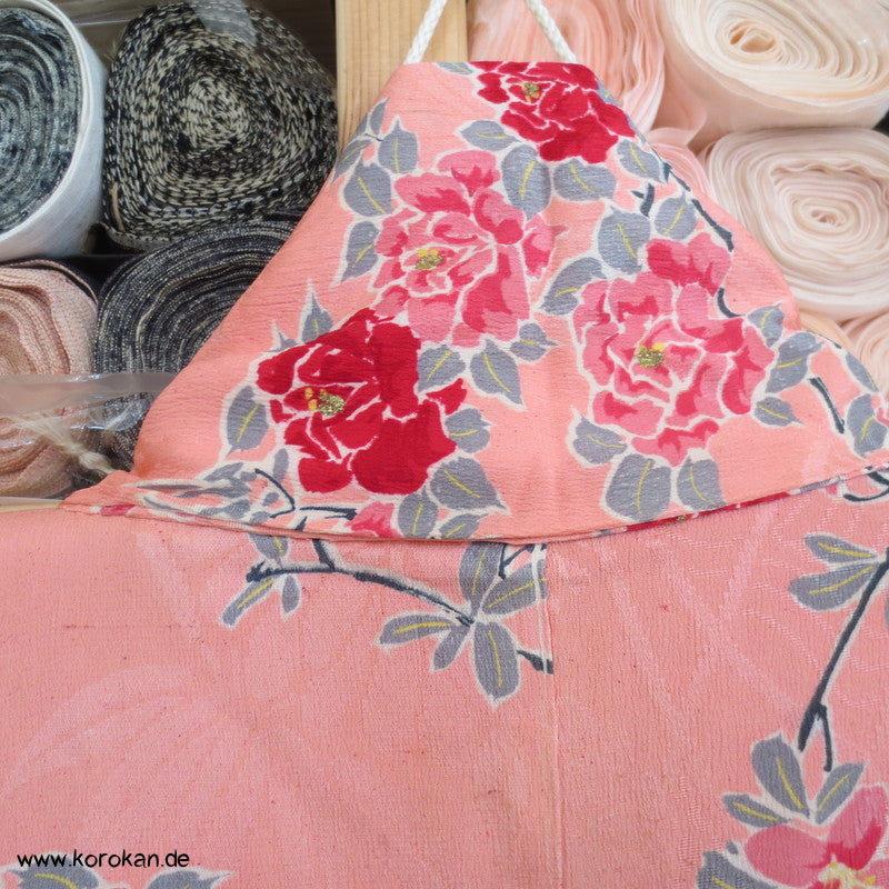 1950'er oder früher Rosen mit Goldakzenten Seidendamast Komon Kimono