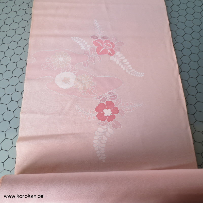 blassrosa Kamelien Seidencrepe Kimono Tanmono Stoffrolle, Teilstickerei