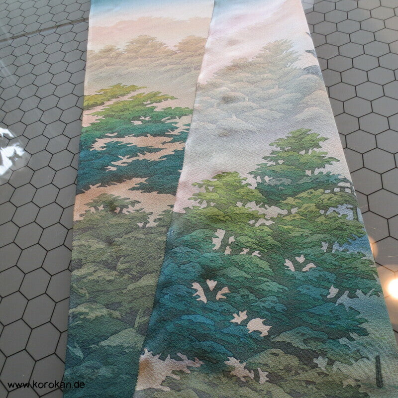 japanischer Seidencrepe Stoff für Haori Kimono, Tempel im Wald