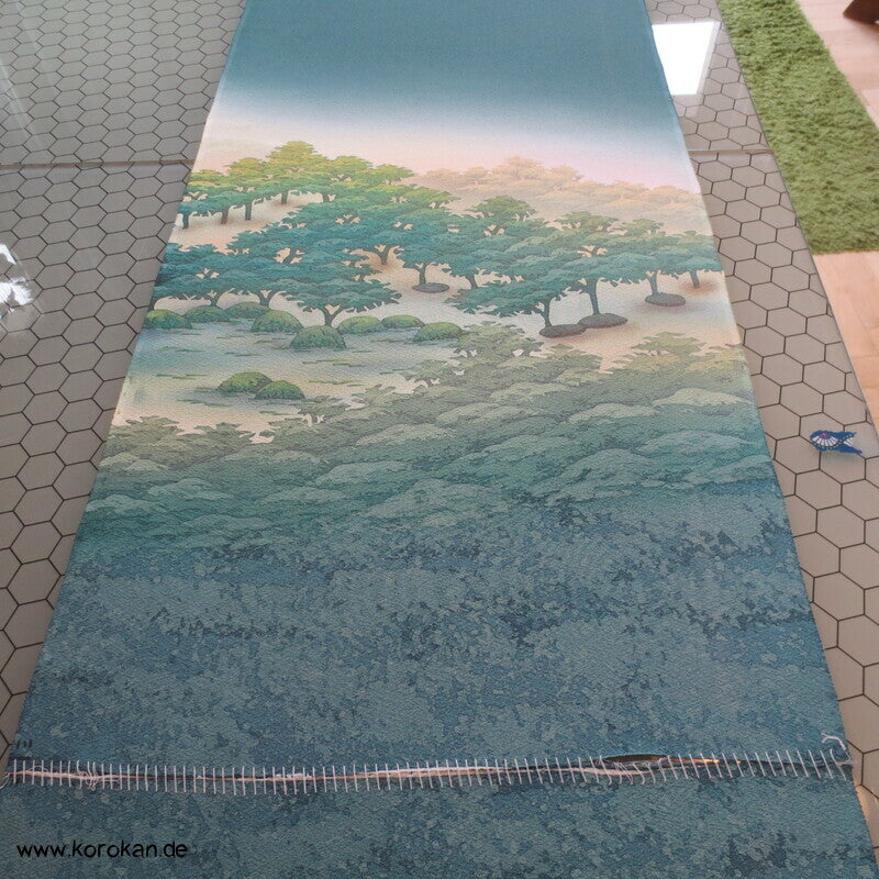 japanischer Seidencrepe Stoff für Haori Kimono, Tempel im Wald