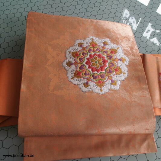 Nagoya Obi Seidenbrokat Ornament auf goldorange