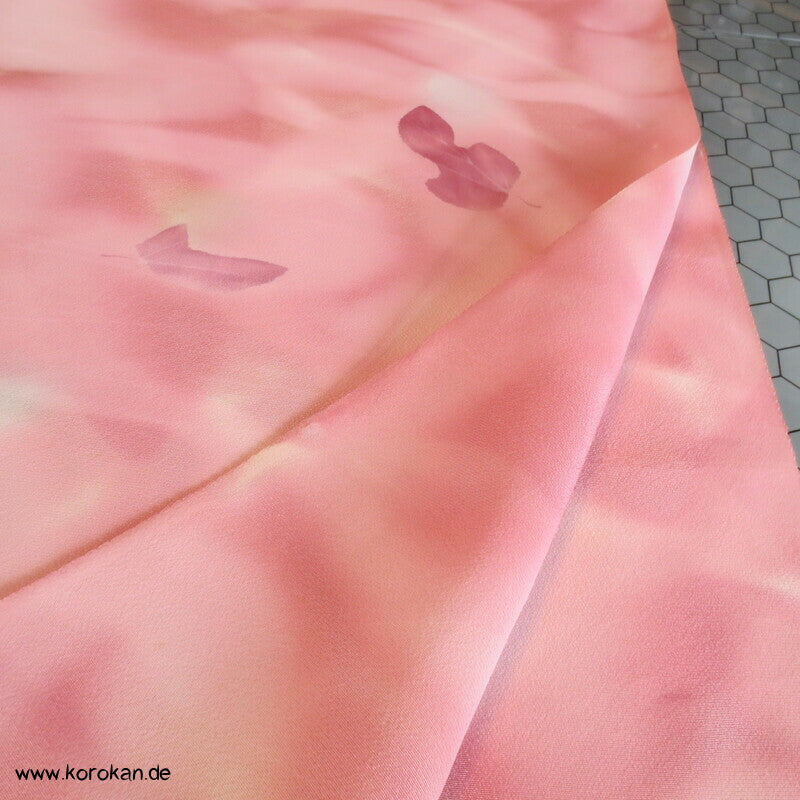 Seidencrepe Kimono Tanmono Stoffrolle, Blätter in altrosa