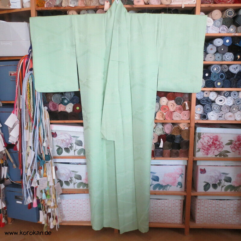 Iromuji Kimono Seidendamast, jade Hitta Matzukawabishi