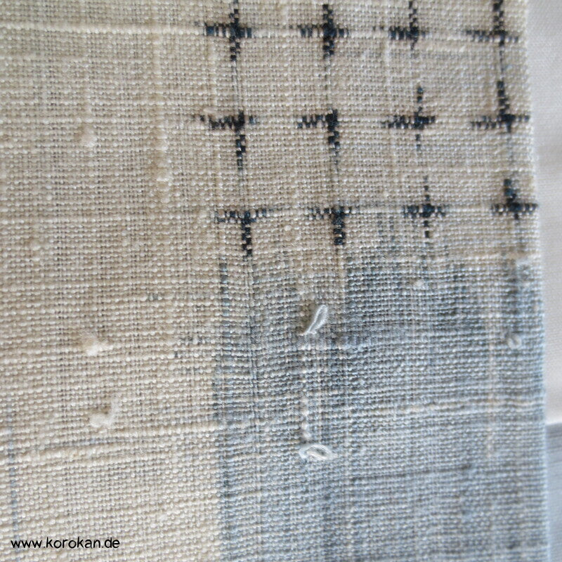 Karo Kasuri Tsumugi Seiden Kimono, hellblaugrau natur