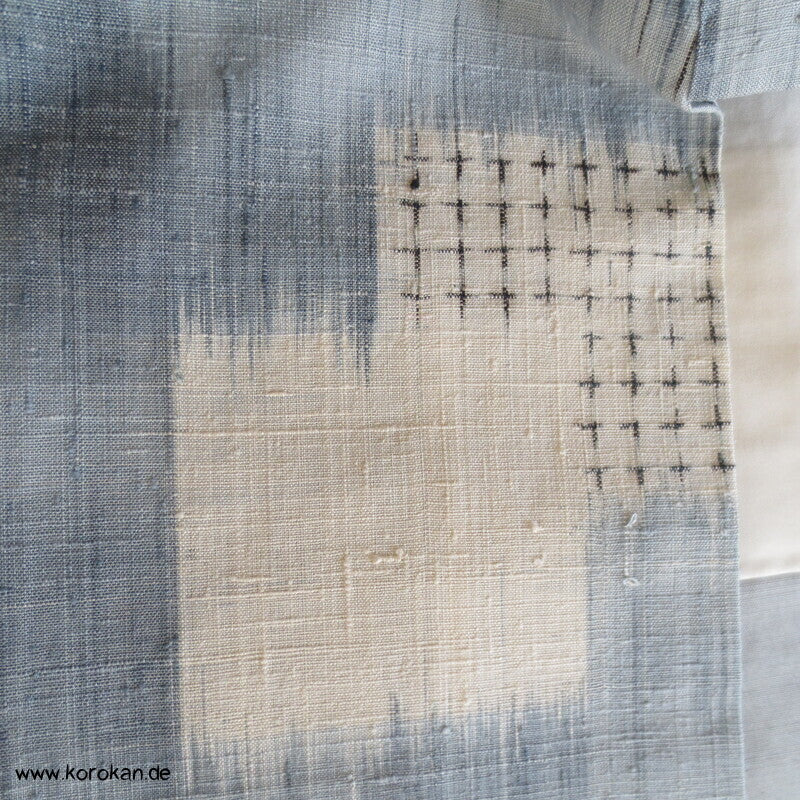Karo Kasuri Tsumugi Seiden Kimono, hellblaugrau natur