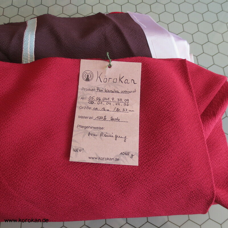 weinrot, klassische Muster Furisode, Seiden Karieba