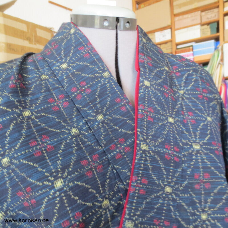 Tsumugi Kasuri zweiteiliger Kimono aus Dochugi + Wickelrock