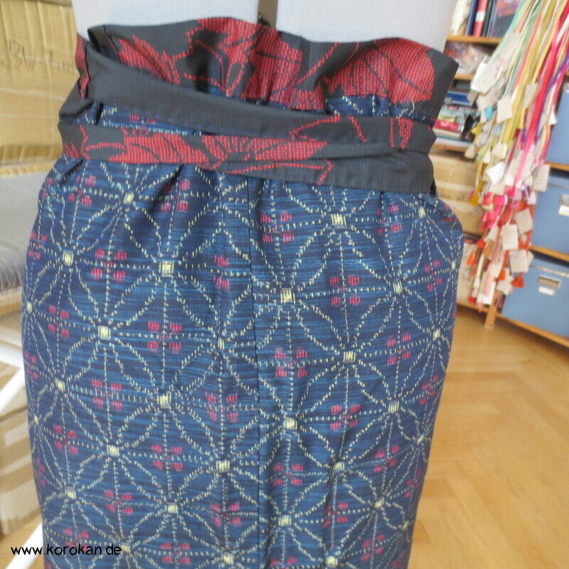 Tsumugi Kasuri zweiteiliger Kimono aus Dochugi + Wickelrock