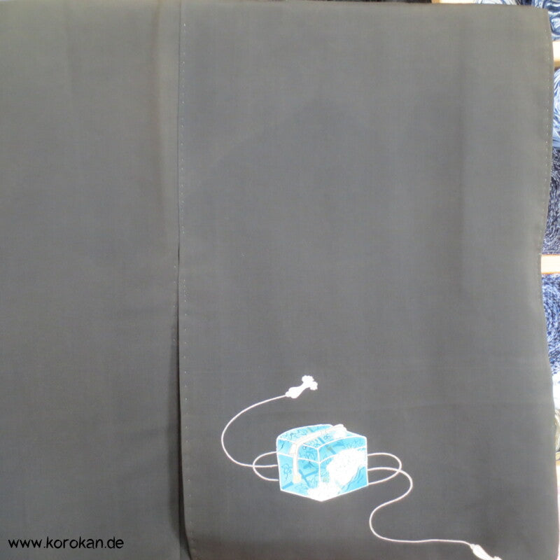 bunte Bento Boxen auf schwarzer Seide Haori Kimono Jacke