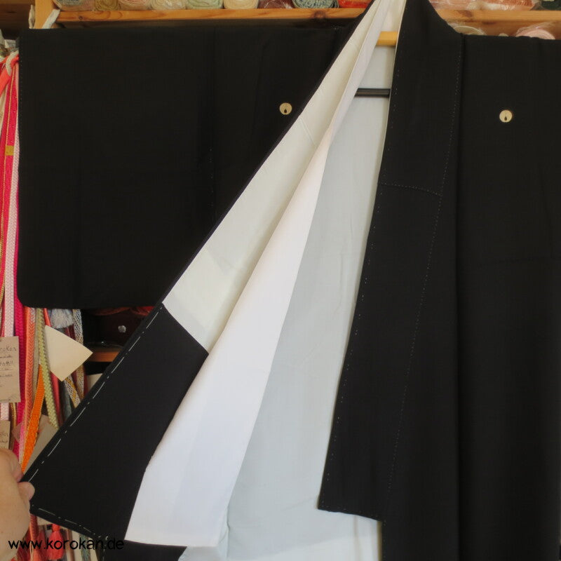 Tempellandschaft mit Stickerei Tomesode Kimono Seiden Kimono