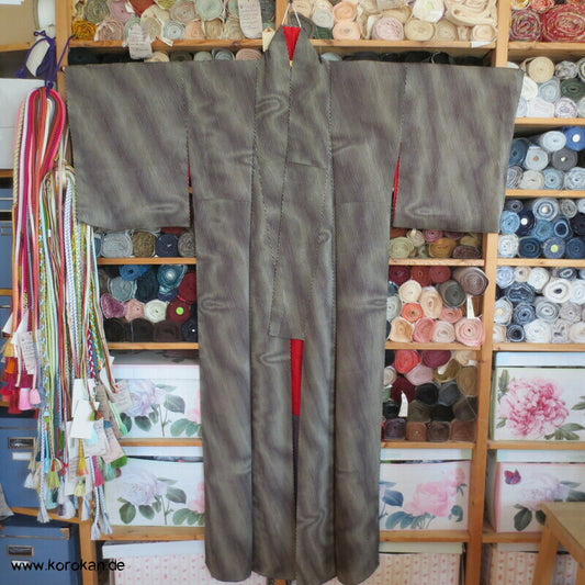 Komon Kimono mit feinem diagonalem Streifen annual growth Muster