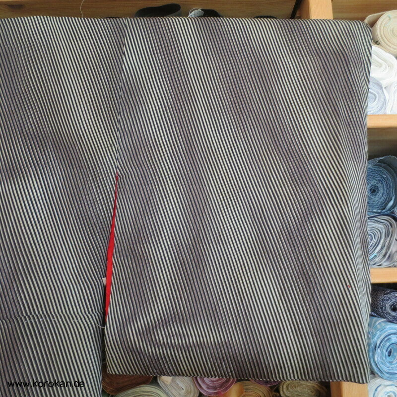 Komon Kimono mit feinem diagonalem Streifen annual growth Muster
