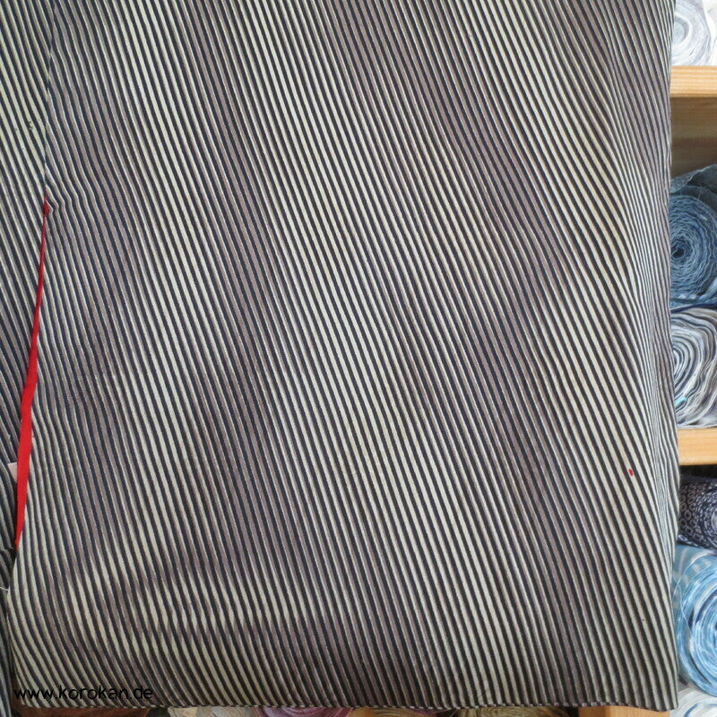 Komon Kimono mit feinem diagonalem Streifen annual growth Muster