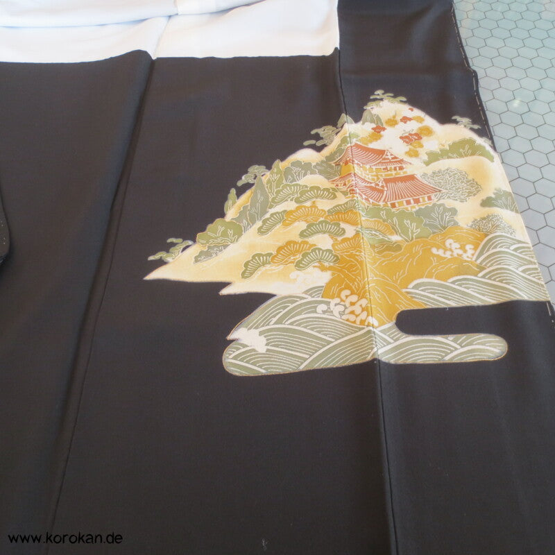 Tempellandschaft mit Stickerei Tomesode Kimono Seiden Kimono