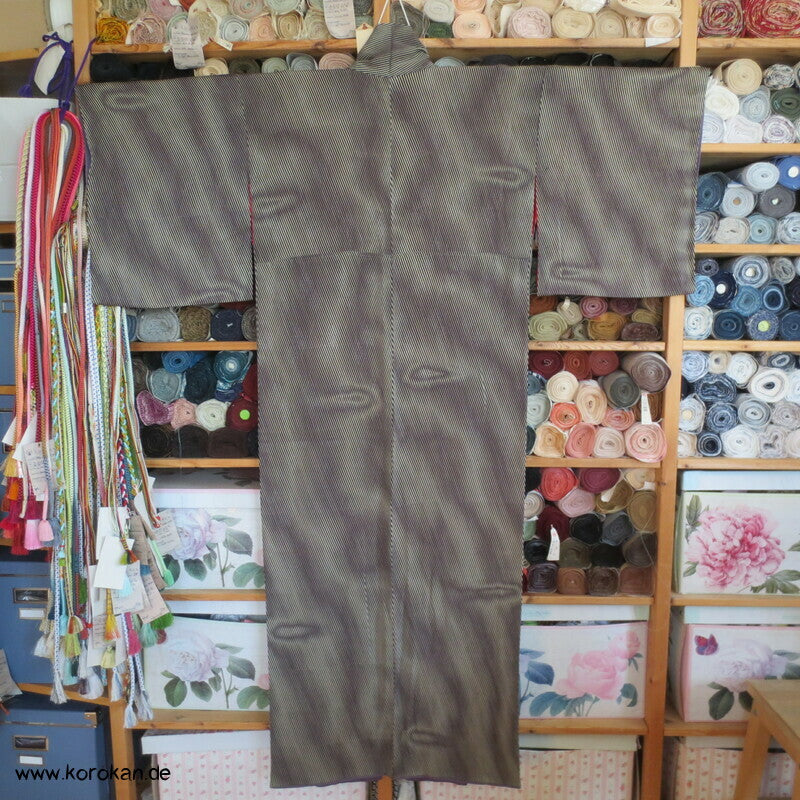 Komon Kimono mit feinem diagonalem Streifen annual growth Muster