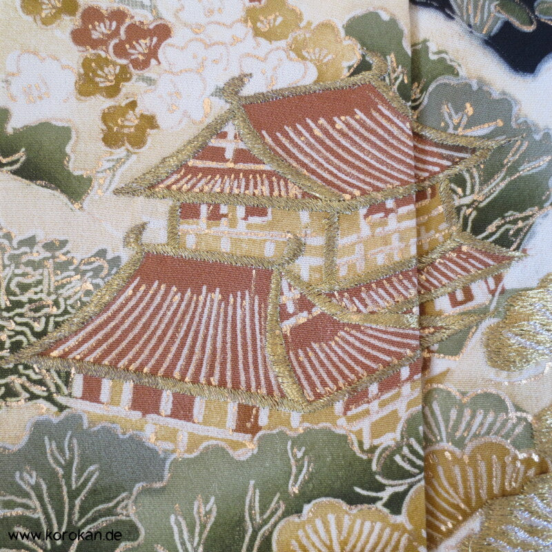 Tempellandschaft mit Stickerei Tomesode Kimono Seiden Kimono