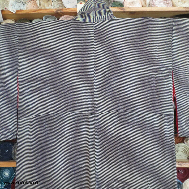 Komon Kimono mit feinem diagonalem Streifen annual growth Muster