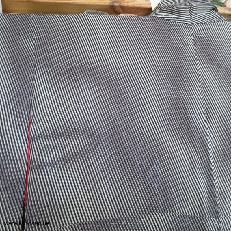 Komon Kimono mit feinem diagonalem Streifen annual growth Muster