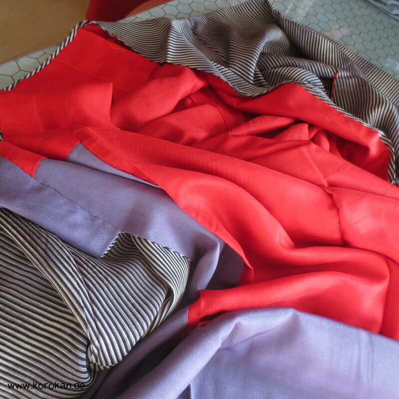 Komon Kimono mit feinem diagonalem Streifen annual growth Muster