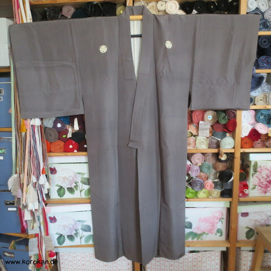 grauer Montsuki, 5 Kleeblatt Mon Kimono